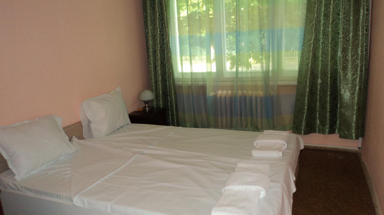 Hotel Stroitel Хисаря Экстерьер фото