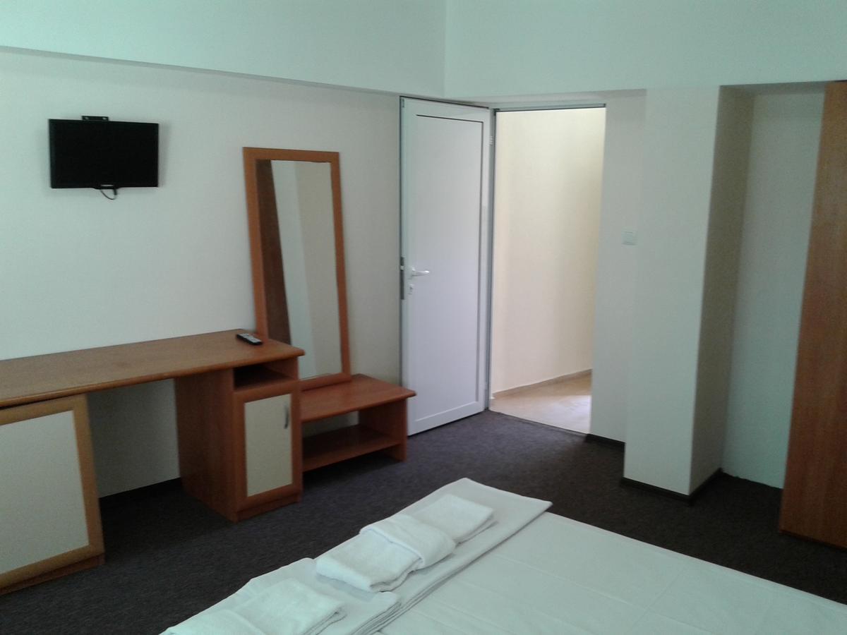 Hotel Stroitel Хисаря Экстерьер фото